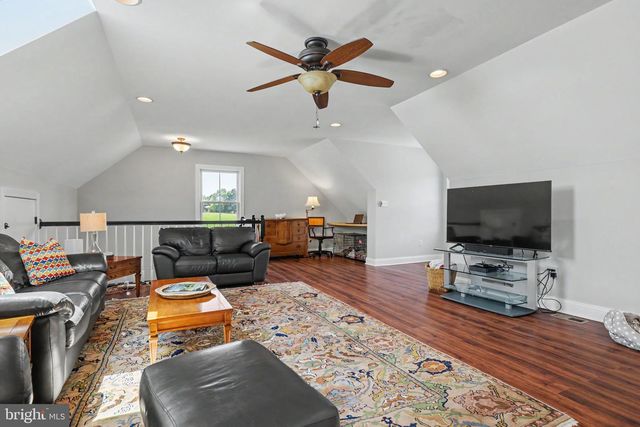 16081 PURCELLVILLE RD, Hillsboro, VA 20132