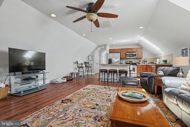 16081 PURCELLVILLE RD, Hillsboro, VA 20132