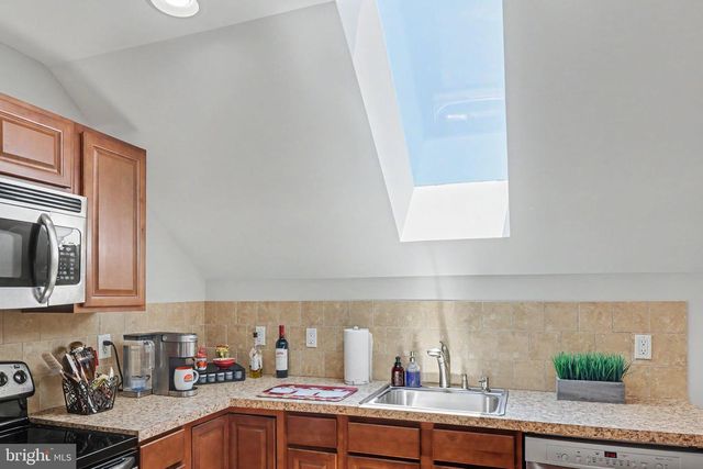 16081 PURCELLVILLE RD, Hillsboro, VA 20132