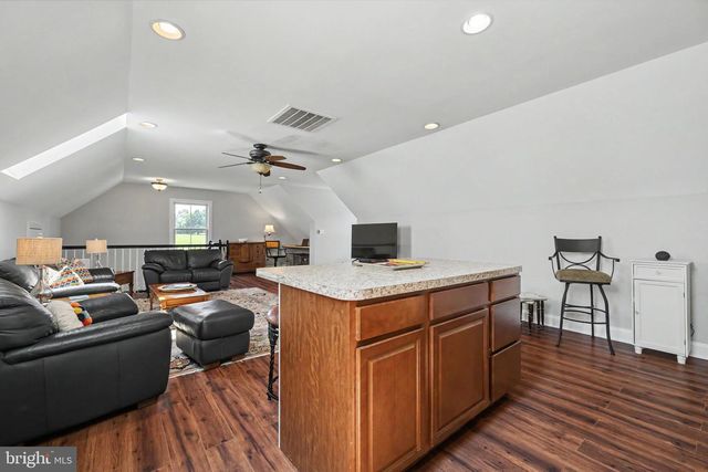 16081 PURCELLVILLE RD, Hillsboro, VA 20132