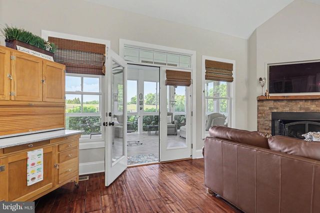 16081 PURCELLVILLE RD, Hillsboro, VA 20132