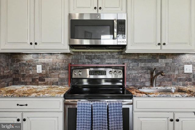 16081 PURCELLVILLE RD, Hillsboro, VA 20132