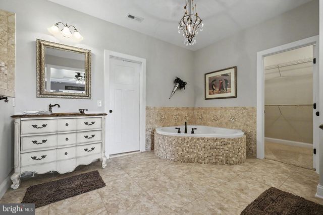 16081 PURCELLVILLE RD, Hillsboro, VA 20132