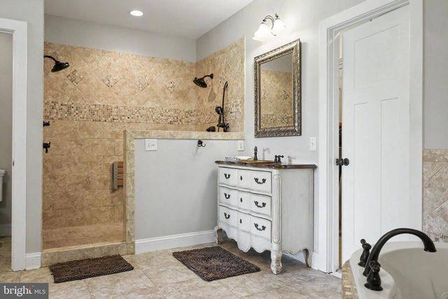 16081 PURCELLVILLE RD, Hillsboro, VA 20132