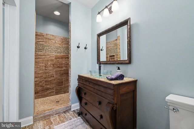 16081 PURCELLVILLE RD, Hillsboro, VA 20132