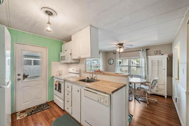 7203 EL MEYERS STREET, Zephyrhills, FL 33541