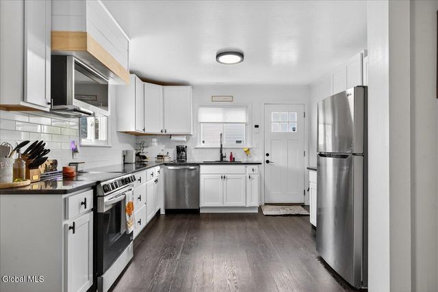 4 Sunset View Avenue, Brunswick, NY 12180