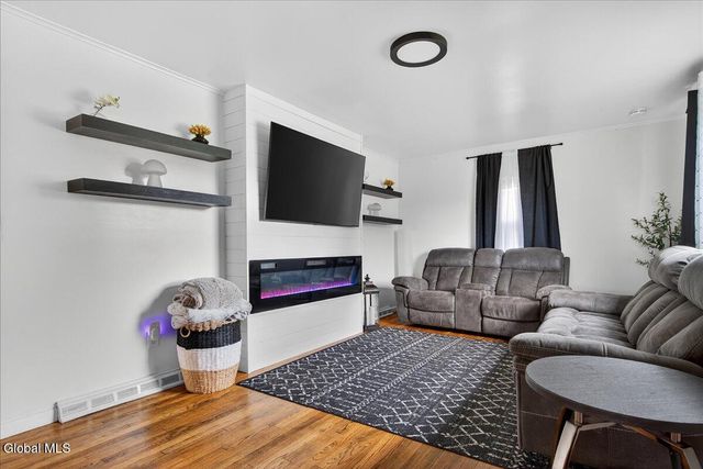 4 Sunset View Avenue, Brunswick, NY 12180