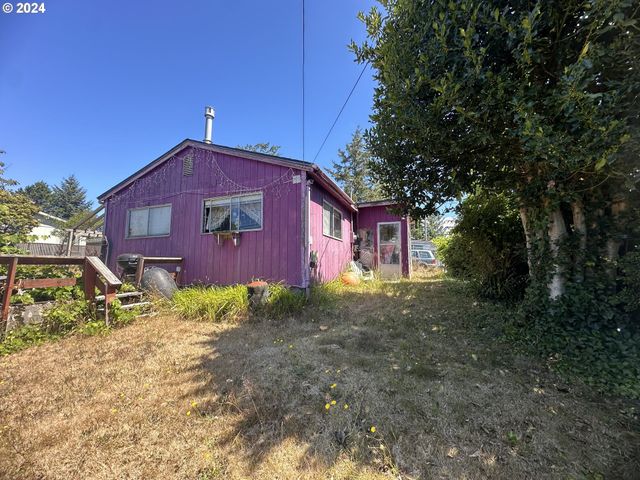 1616 Lund Ave, Coos Bay, OR 97420