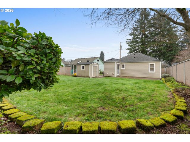 8837 Se ALDER St, Portland, OR 97216