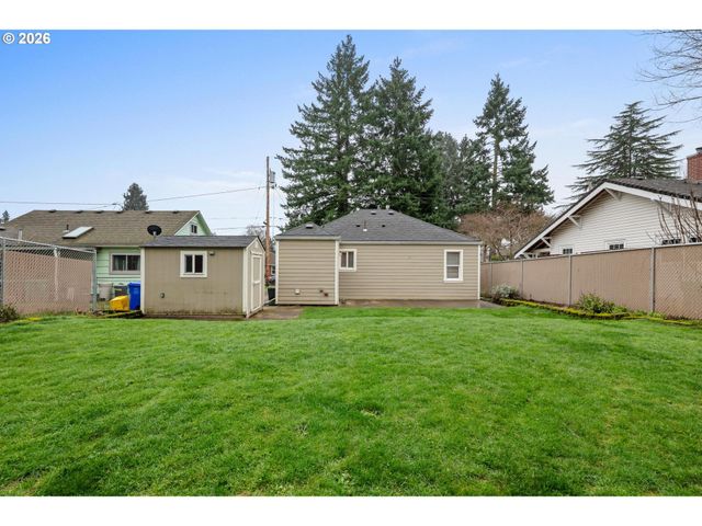 8837 Se ALDER St, Portland, OR 97216
