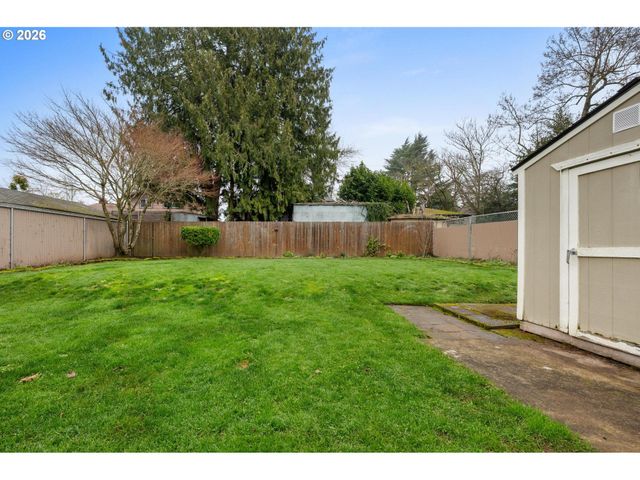 8837 Se ALDER St, Portland, OR 97216