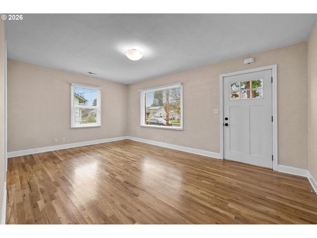 8837 Se ALDER St, Portland, OR 97216