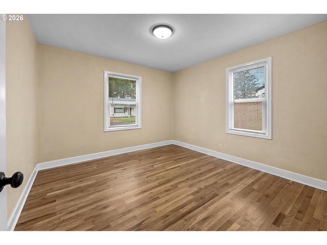 8837 Se ALDER St, Portland, OR 97216