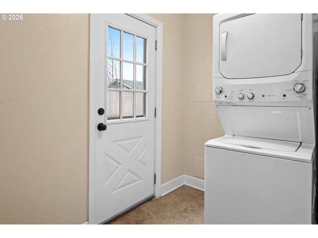 8837 Se ALDER St, Portland, OR 97216