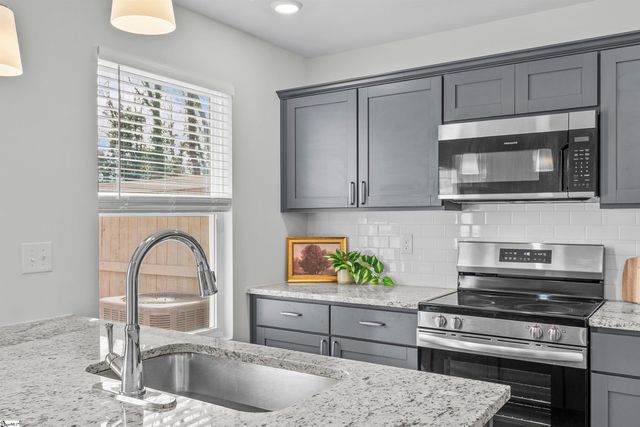 668 Blossom Run, Spartanburg, SC 29307