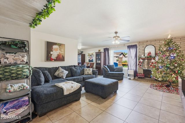 4128 W GELDING Drive, Phoenix, AZ 85053