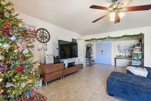 4128 W GELDING Drive, Phoenix, AZ 85053