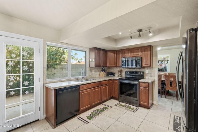 4128 W GELDING Drive, Phoenix, AZ 85053