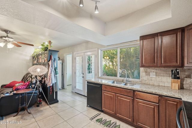 4128 W GELDING Drive, Phoenix, AZ 85053