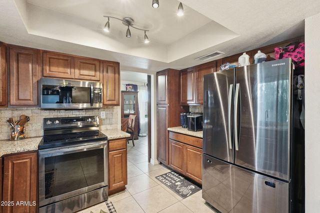 4128 W GELDING Drive, Phoenix, AZ 85053