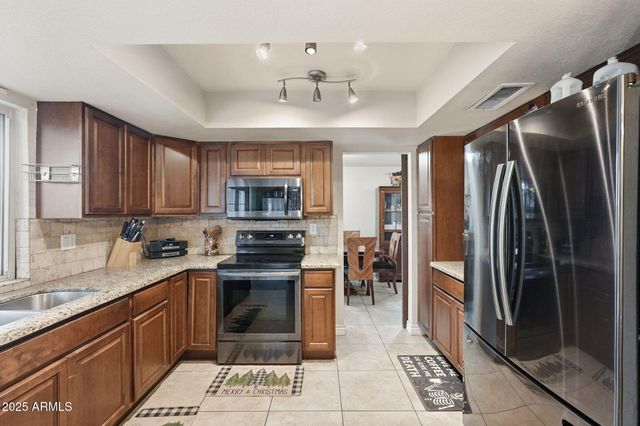 4128 W GELDING Drive, Phoenix, AZ 85053