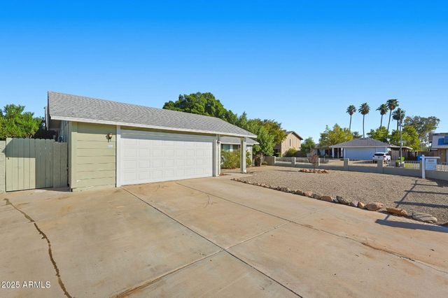 4128 W GELDING Drive, Phoenix, AZ 85053
