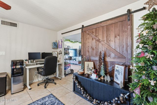 4128 W GELDING Drive, Phoenix, AZ 85053