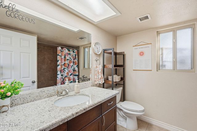 4128 W GELDING Drive, Phoenix, AZ 85053