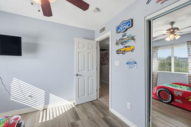 4128 W GELDING Drive, Phoenix, AZ 85053