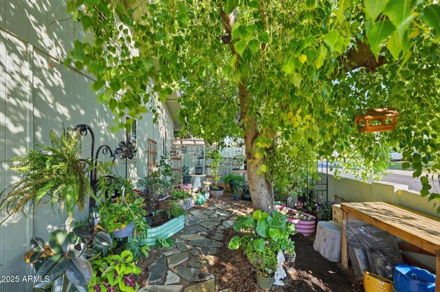 4128 W GELDING Drive, Phoenix, AZ 85053