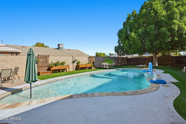 4128 W GELDING Drive, Phoenix, AZ 85053