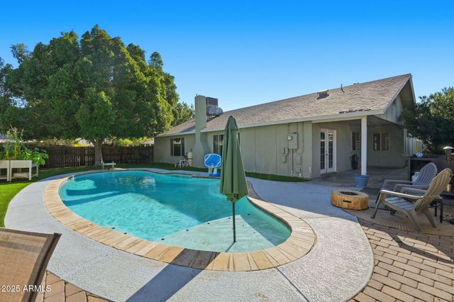 4128 W GELDING Drive, Phoenix, AZ 85053