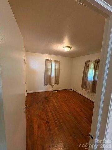 430 S Columbia Street, Gastonia, NC 28054
