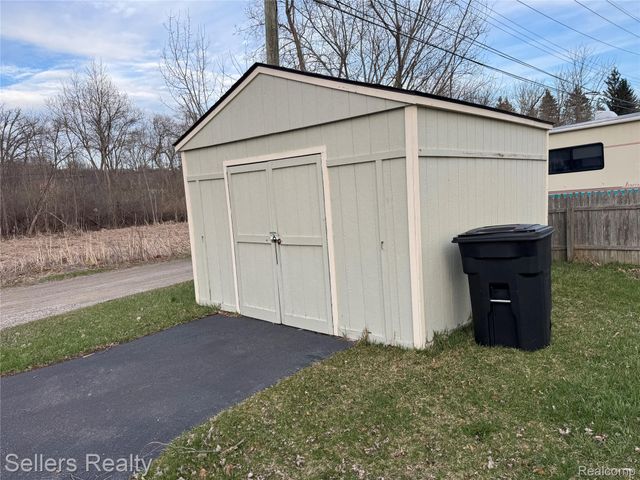 10091 Graham Drive, Springfield Charter Township, MI 48348