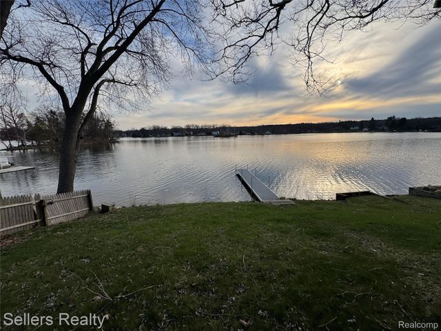 10091 Graham Drive, Springfield Charter Township, MI 48348