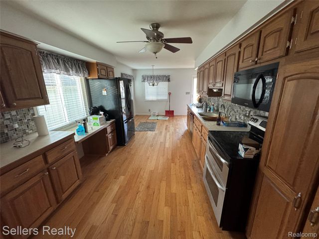 10091 Graham Drive, Springfield Charter Township, MI 48348