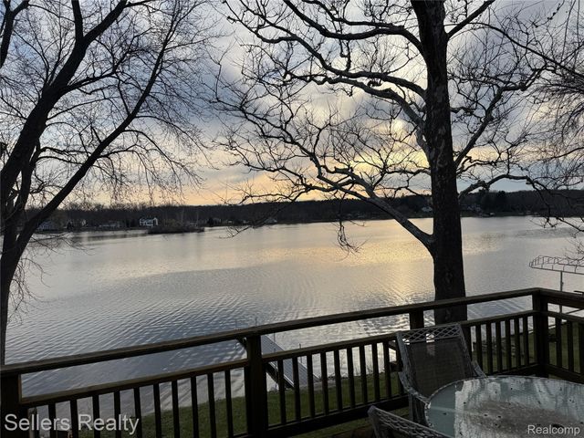 10091 Graham Drive, Springfield Charter Township, MI 48348