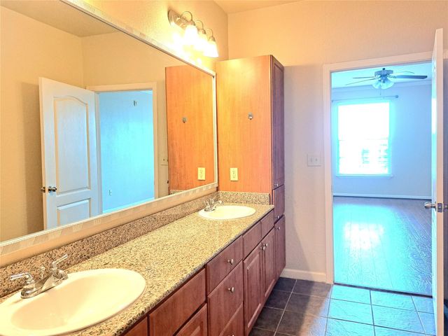 1711 Old Spanish Trail 457, Houston, TX 77054