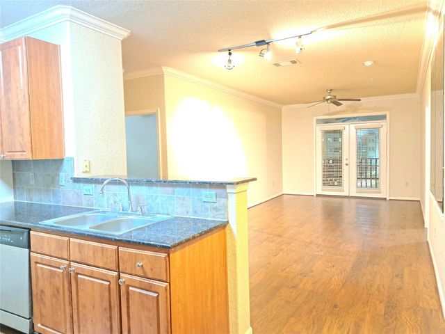 1711 Old Spanish Trail 457, Houston, TX 77054