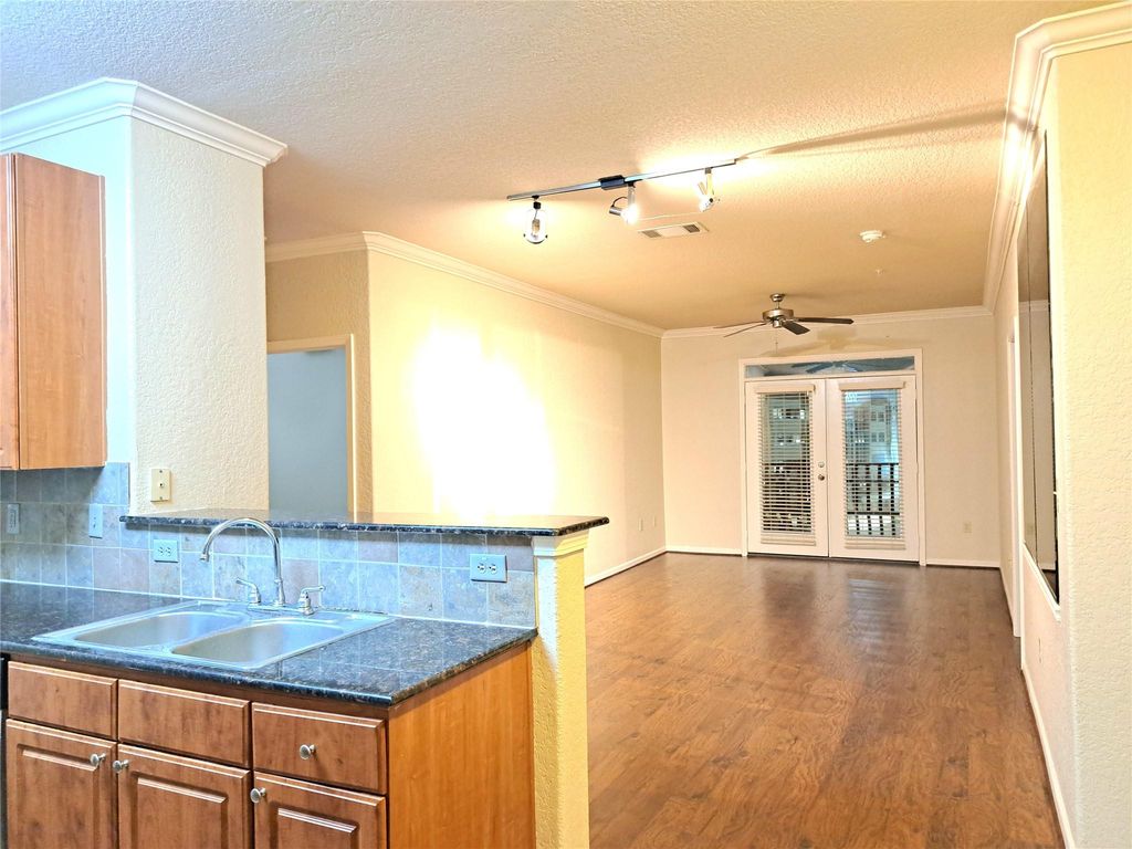 1711 Old Spanish Trail 457, Houston, TX 77054