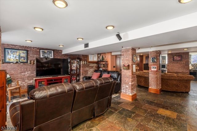 300 Davis Ave, Harrison Town, NJ 07029