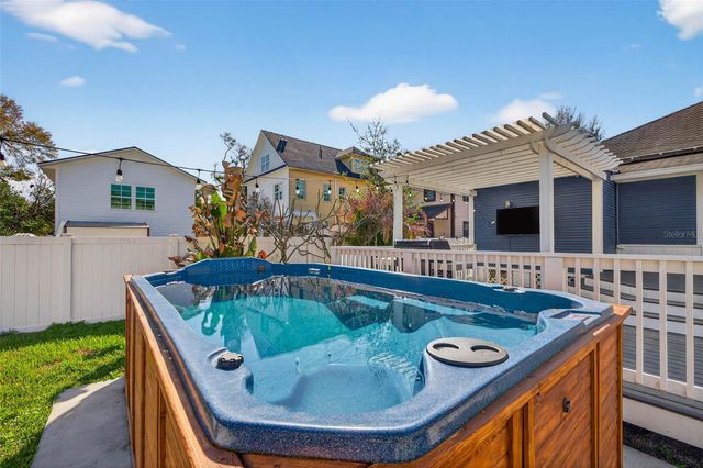 306 E ROSS AVENUE, Tampa, FL 33602