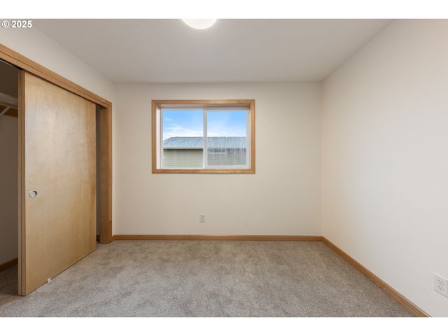 670 ST CHARLES St, Eugene, OR 97402