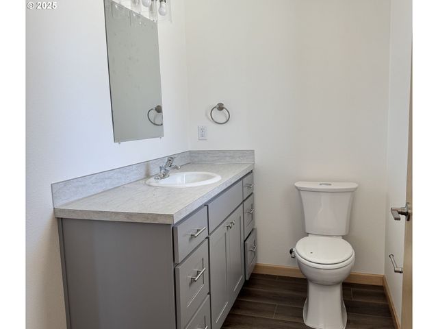 670 ST CHARLES St, Eugene, OR 97402