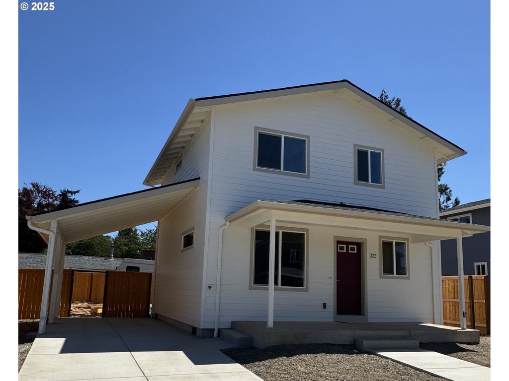 670 ST CHARLES St, Eugene, OR 97402