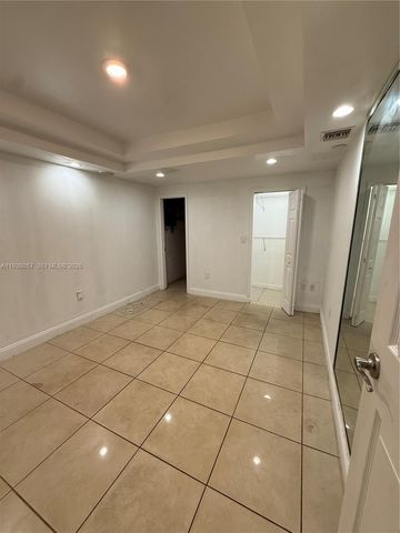 19926 NW 67th Pl, Hialeah, FL 33015