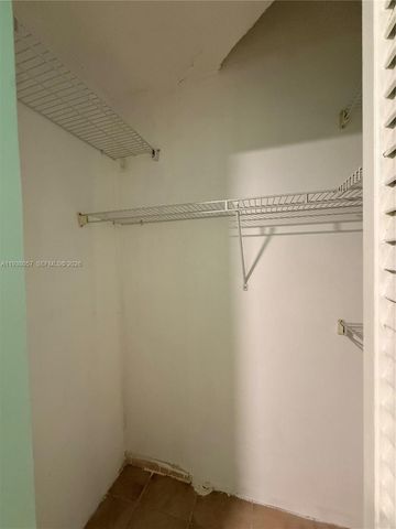 19926 NW 67th Pl, Hialeah, FL 33015