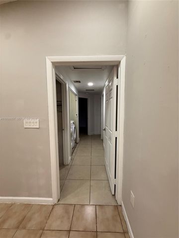 19926 NW 67th Pl, Hialeah, FL 33015