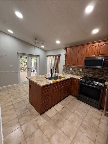 19926 NW 67th Pl, Hialeah, FL 33015